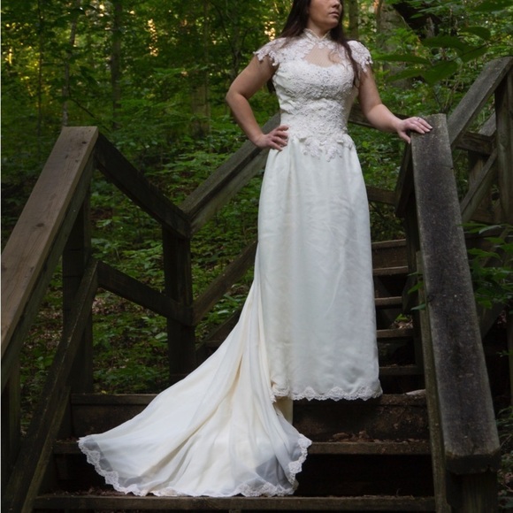 VINTAGE Wedding Dresses - Picture 11 of 12